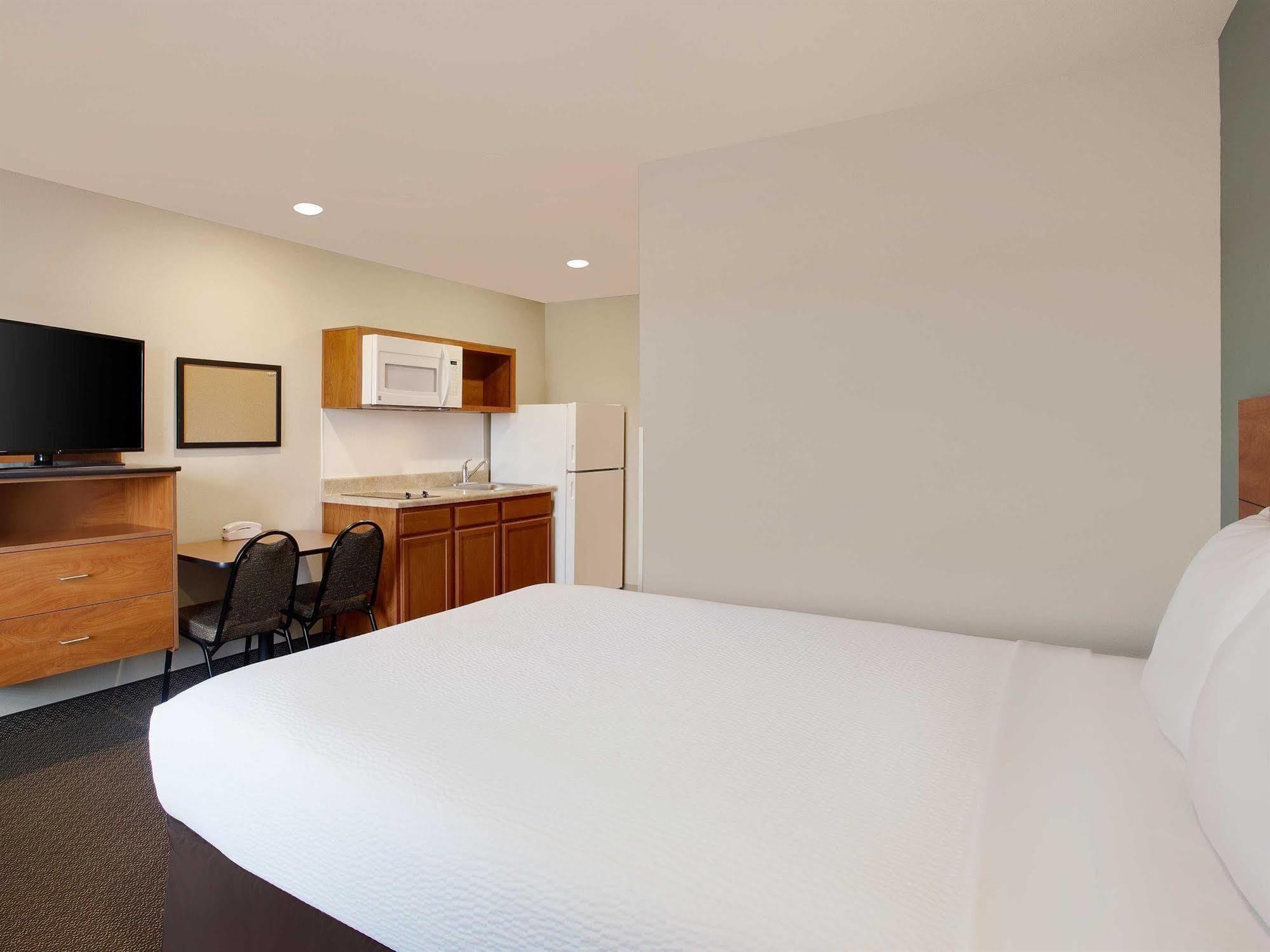 Woodspring Suites Frederick I-70 Экстерьер фото